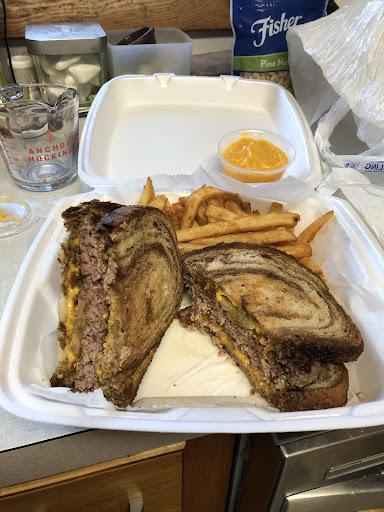 Maddog's Bar and Grill